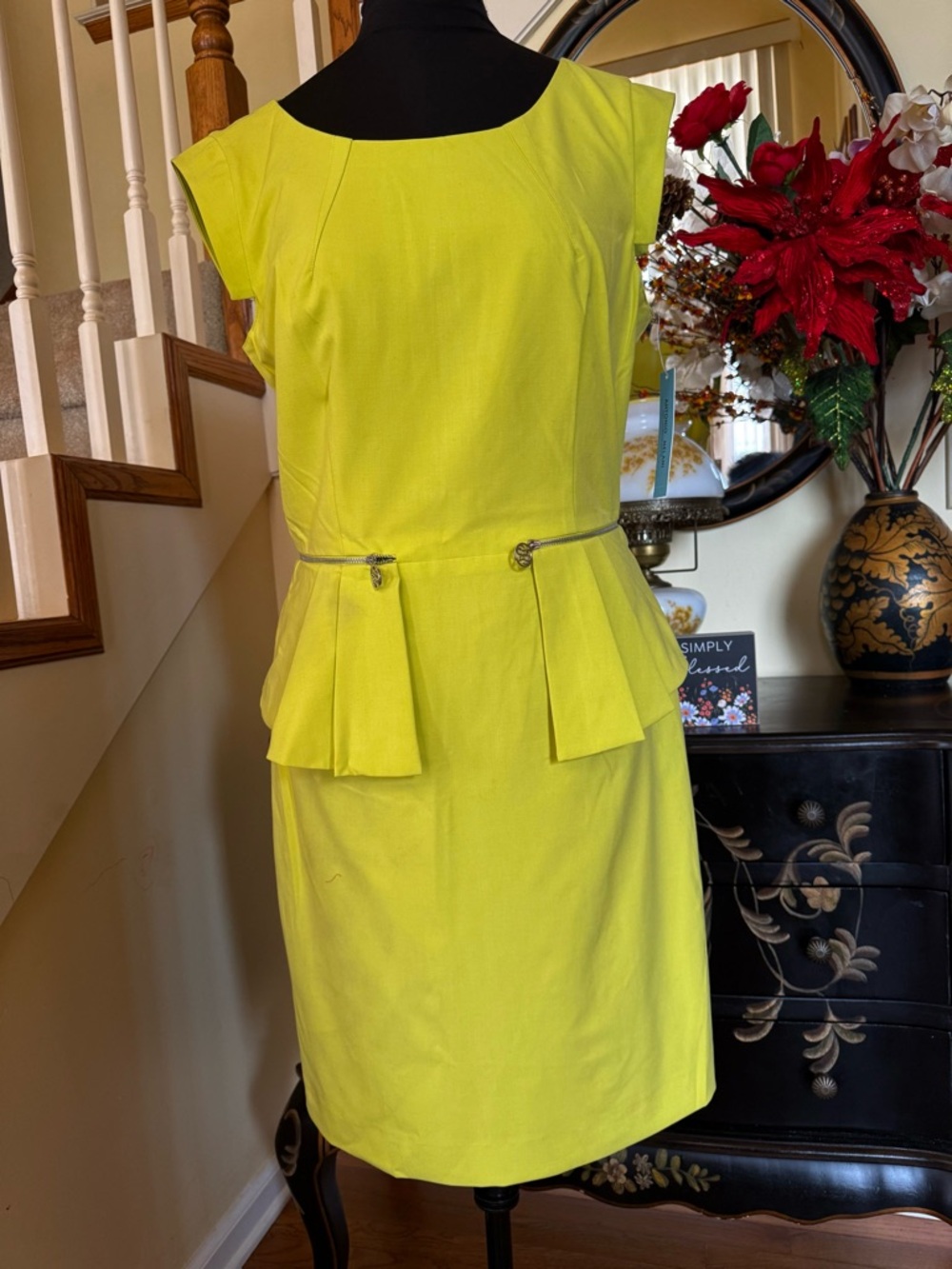 ANTONIO MELANI Bright Yellow Sheath Dress with Peplum Detail - Picture 11 of 17
